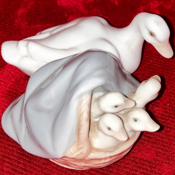 Lladro Little Ducks after Mother figurine - Picture 3 of 5